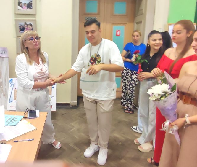Директорът на ОУ "Гео Милев" на дипломирането на седмокласниците: Сбъднете мечтите си! Бъдете упорити и трудолюбюбиви, за да ги постигнете! - ОУ Гео Милев - Пловдив
